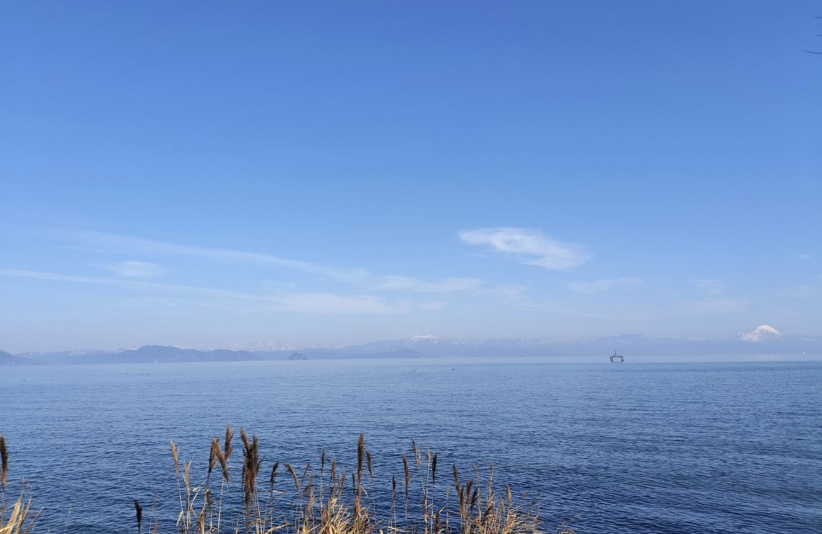 雄大な琵琶湖が広がる